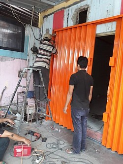 Bongkar pasang pintu ruko